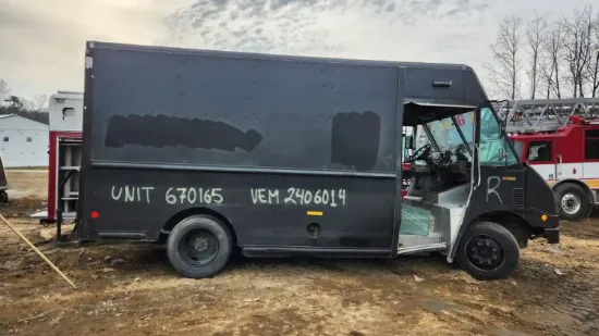 Picture of 2009-freightliner-mt45-chassis-truck-delivery